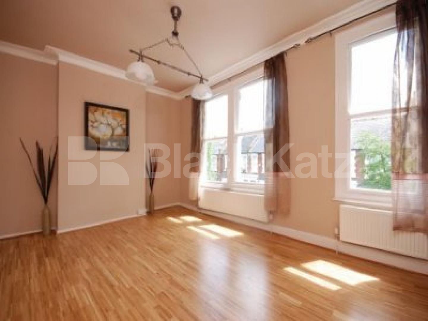 			Fantastic Flat With Terrace, 3 Bedroom, 1 bath, 1 reception Flat			 Harberton Road, Archway